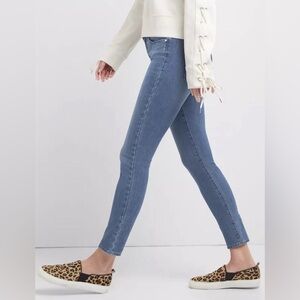 GAP 1969 Legging Jeans Blue Medium Wash Lightly Faded & Distressed 28S 🥂